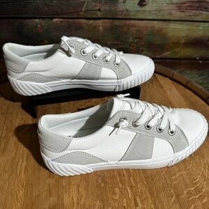 🤍 Blowfish Malibu “Miami” Sneakers – White & Gray – Size 7.5 🤍